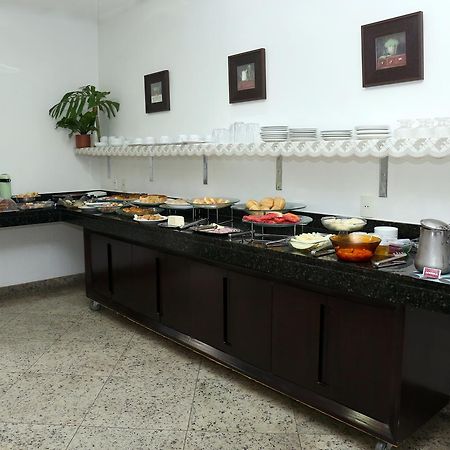 Licia Hotel Joao Pinheiro Buitenkant foto