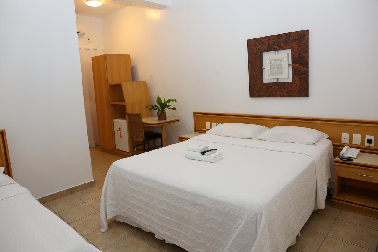 Licia Hotel Joao Pinheiro Buitenkant foto