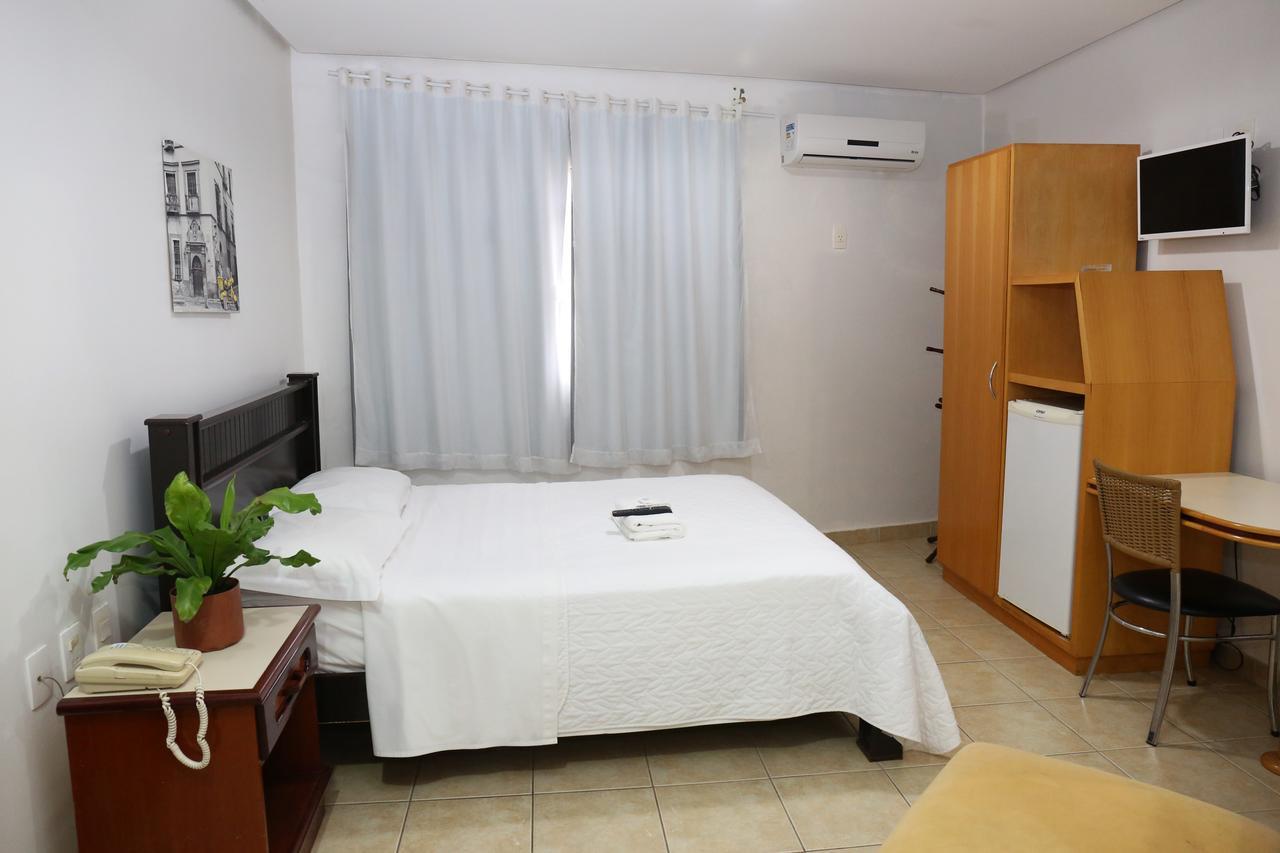 Licia Hotel Joao Pinheiro Buitenkant foto
