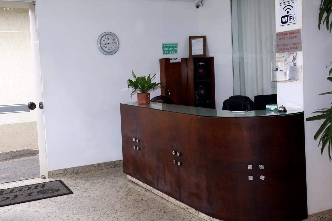 Licia Hotel Joao Pinheiro Buitenkant foto