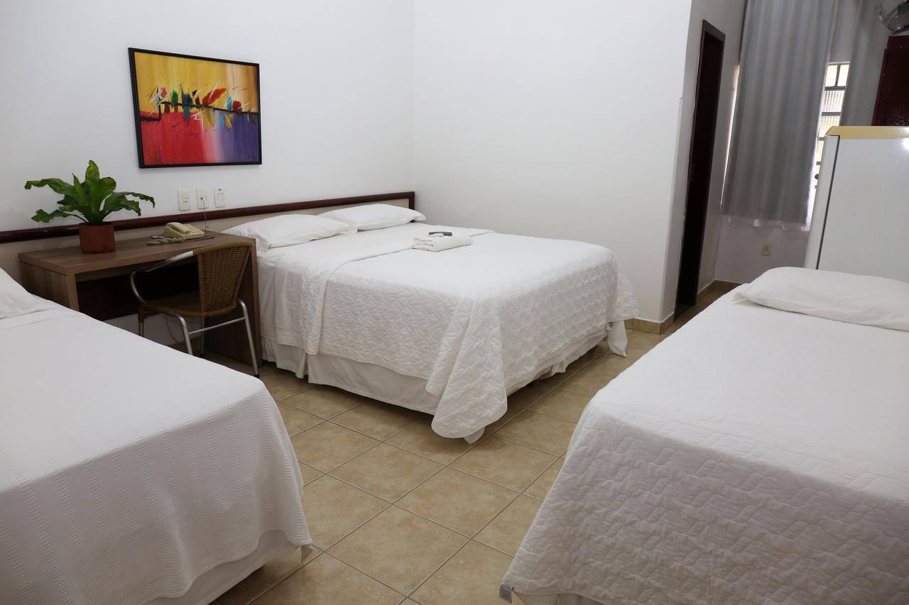 Licia Hotel Joao Pinheiro Buitenkant foto